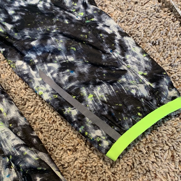 NB Lightweight Hooded Jacket in splashy black/white print neon green accents - Picture 8 of 16